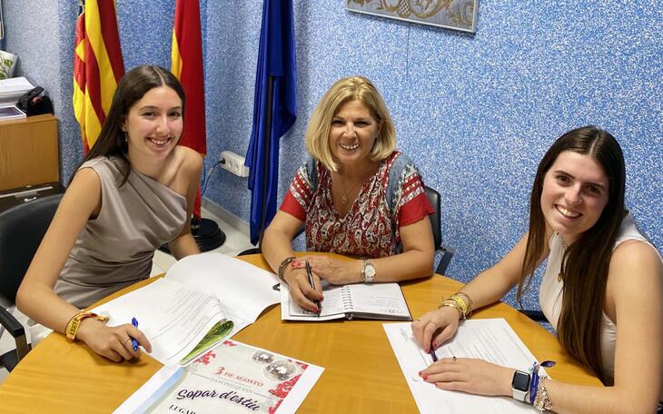 la edil con las festeras